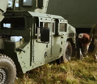 Для ЗСУ — безкоштовно. Як розробленій у Стенфорді ШІ-асистент допомагає українським військовим ремонтувати техніку під вогнем