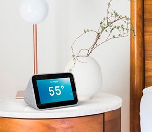 Lenovo представила настольные часы Smart Clock с 4-дюймовым экраном и Google Assistant