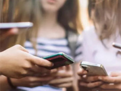 Парламент Франції голосуватиме за заборону соціальних мереж для неповнолітніх