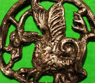 Дивний середньовічний артефакт: у Польщі знайшли незвичайний знак пілігрима