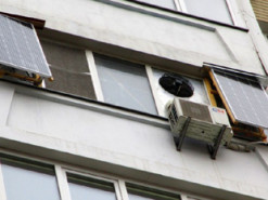 Загадковий шум та сонячні батареї: в Києві помітили дивний балкон
