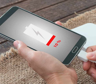 Через ці помилки смартфон миттєво розряджається: чого потрібно уникати
