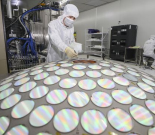 Китай вкладає в мікросхеми 40 мільярдів доларів, щоб подолати обмеження США