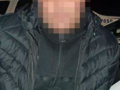 Черкащанин відібрав у чоловіка телефон, погрожуючи розправою