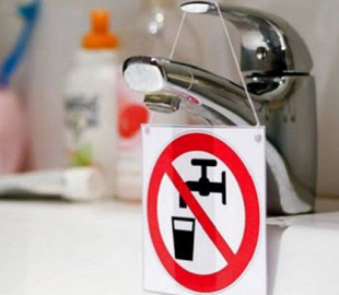 На Троєщині у Києві рекомендують не користуватися водою з-під крану