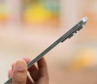 Galaxy S25 Edge виявився легшим і потужнішим за тонкий iPhone Air