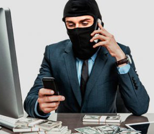 Телефонный разговор с «сотрудником банка» стоил женщине 60 тысяч гривен