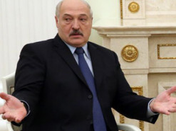 Лукашенко таємно передав Азербайджану зброю перед війною з Вірменією, - Politico