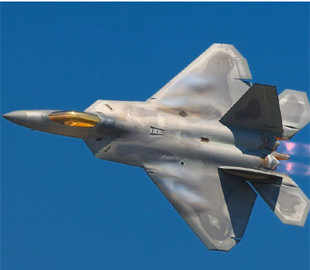 Пілот США, який літав на F/A-18, F-16, F-22 та F-35, назвав найкращий винищувач