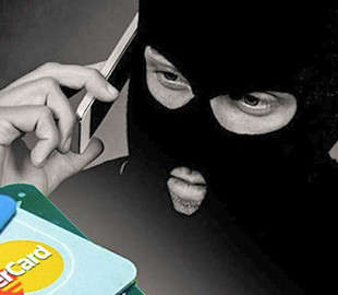 Чоловік поцупив телефон, за допомогою якого зняв 15 тисяч гривень із карти