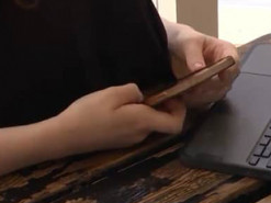 У Данії домовилися про "школу без смартфонів" для початкових класів