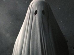 Британка випадково сфотографувала на телефон привида