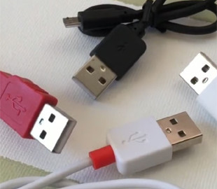 Чому USB-штекер майже ніколи не вставляється з першої спроби