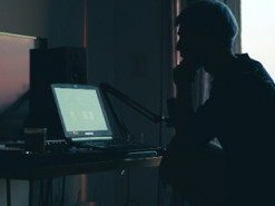 Кембриджський словник оголосив слово 2025 року — воно описує нездорові стосунки із знаменитостями і ШІ