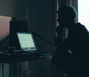 Кембриджський словник оголосив слово 2025 року — воно описує нездорові стосунки із знаменитостями і ШІ