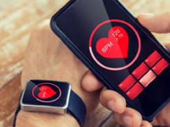 Врачи будут наблюдать за пациентами через смарт-браслеты