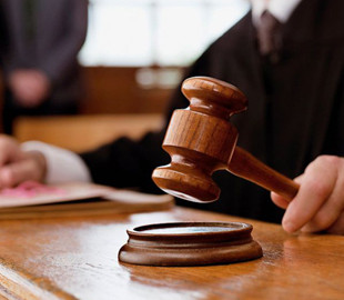 В Киеве на Печерске грабители убили бездомного из-за двух смартфонов. Суд вынес приговор