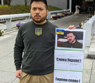 В Японії студент прийшов на випускний в образі Зеленського