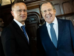 Глава МЗС Угорщини приїхав до Москви за “миром” та газом