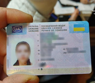 У Черкасах водійка, яка замовила посвідчення в інтернеті, скоїла ДТП та зникла з місця події