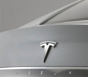 У Канаді водію Tesla висунули звинувачення — він задрімав, поки автівка на автопілоті розігналась до 150 км/год