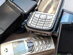 Старі мобільні телефони зараз коштують цілий статок: які моделі допоможуть розбагатіти