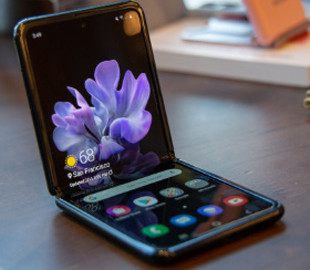 Samsung може випустити дешевший Galaxy Flip — патент показав незвичний дизайн