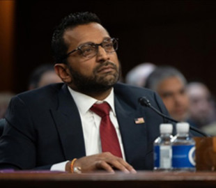 Директор ФБР позивається на $250 мільйонів до журналу The Atlantic у справі про наклеп