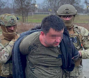 Блогера из Днепра, который плюнул в лицо патрульному в Харькове, отправили под домашний арест