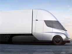 Илон Маск рассказал о новых проблемах при производстве электрогрузовика Tesla Semi