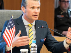 Під час розмови з Гегсетом Трамп назвав «дитячим» його надсилання секретних даних у чат із дружиною — NBC News