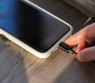 Експерт пояснив, які дії швидко вбивають акумулятор смартфона