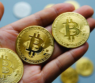 Біткоїн опустився до $76 000 на тлі злому Binance
