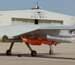 Турецькі розробники здійснили успішний запуск крилатої ракети Çakır з безпілотника Bayraktar Akıncı