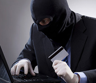 Обіцяють винагороду за користування вашою банківською карткою: як українців втягують у незаконні фінансові операції