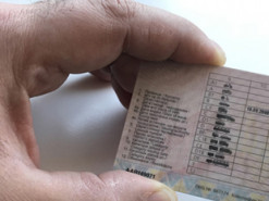 Замовлені онлайн права водія можна буде отримати поштою: що слід знати