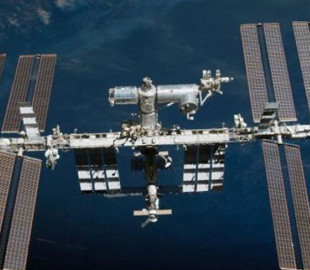 Осколки взорванного РФ спутника будут летать десятилетия и угрожать МКС