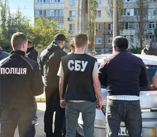У Миколаєві затримали чоловіка, який продавав гуманітарні авто для ЗСУ через маркетплейс