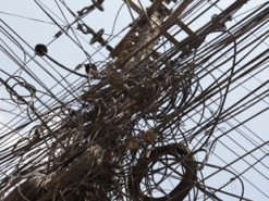 У Запоріжжі будуть демонтувати незаконні кабелі провайдерів з електроопор