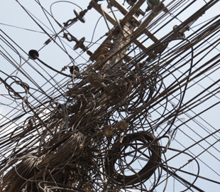 У Запоріжжі будуть демонтувати незаконні кабелі провайдерів з електроопор