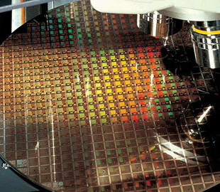 Intel не попала в пятёрку крупнейших производителей чипов