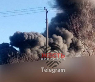 У російському Бєлгороді повідомляють про вибухи та сильну пожежу