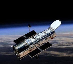 Hubble показав пару інтерактивних галактик у сузір'ї Андромеда