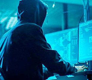 Ведется первая в истории кибервойна: Украина перешла в наступление