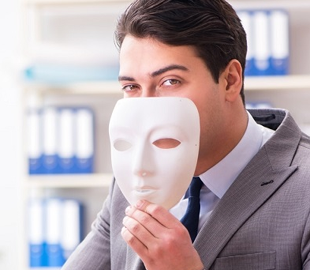 Інтернет-шахрай ошукав понад 200 довірливих українців