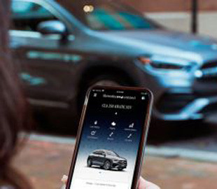 Управлять Mercedes-Benz с помощью телефона стало проще