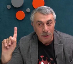 Доктор Комаровський заявив, що коронавірус ще "літає" у повітрі, війна не зупинила пандемію