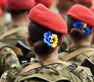 На воинский учет в Украине встали уже 435 женщин