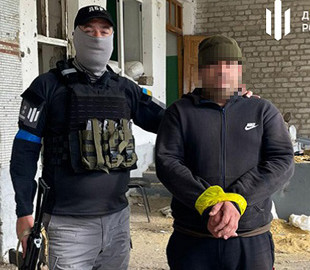 На Харківщині викрили зрадників, які допомагали росіянам будувати бліндажі та патрулювати міста – ДБР