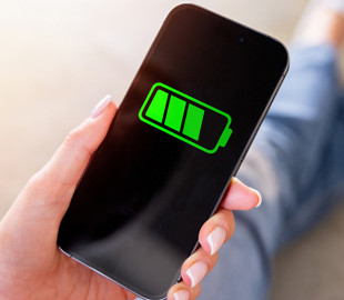 Чи варто заряджати смартфон тільки до 80%, щоб батарея жила довше: коротке пояснення експерта